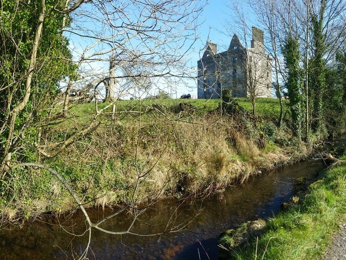 Glinsk Castle on the Ireland Way Hiking Trail